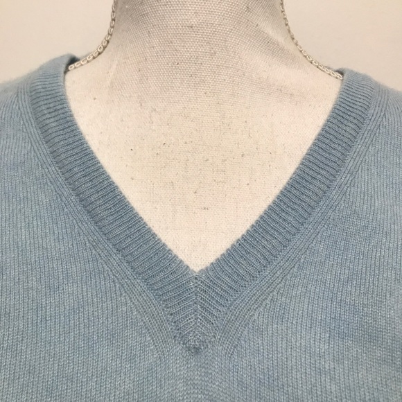 Fedi 100% Cashmere V-neck Sweater, Light Blue - Picture 6 of 8